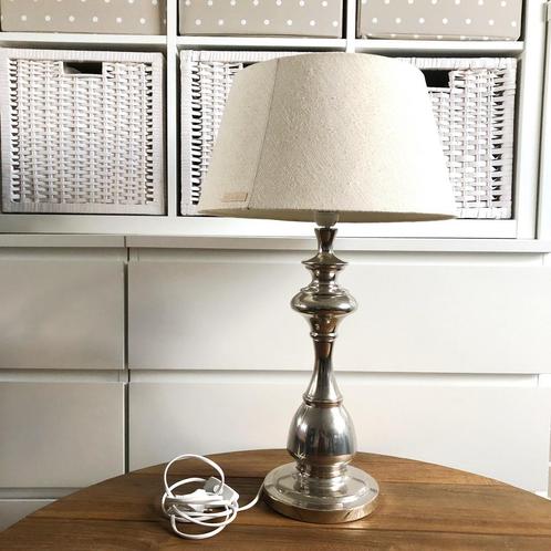 Zilver metaal lamp met Rivièra Maison kap beige, Huis en Inrichting, Lampen | Tafellampen, Zo goed als nieuw, Minder dan 50 cm