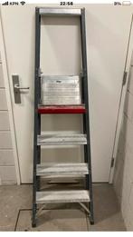 Altrex falco 4 treden trap, Doe-het-zelf en Verbouw, Ladders en Trappen, Ophalen, Zo goed als nieuw, Minder dan 2 meter