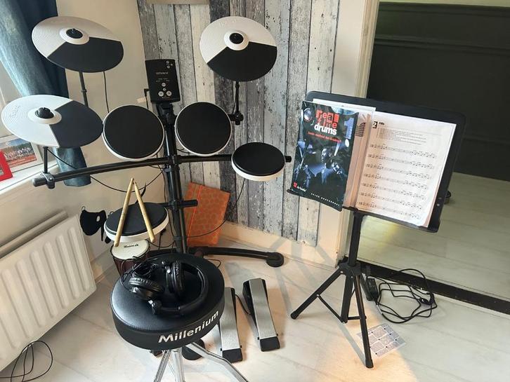 Elektrisch drumstel Roland TD-1KV (incl. kruk en standaard), Muziek en Instrumenten, Drumstellen en Slagwerk, Zo goed als nieuw