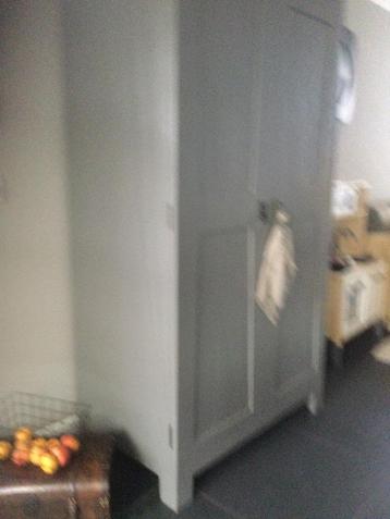 Computer kast beschikbaar voor biedingen