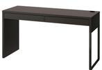 IKEA MICKE BUREAU ZWARTBRUIN 142X50 CM, BIJNA NIEUW, Ophalen, Zo goed als nieuw, Bureau