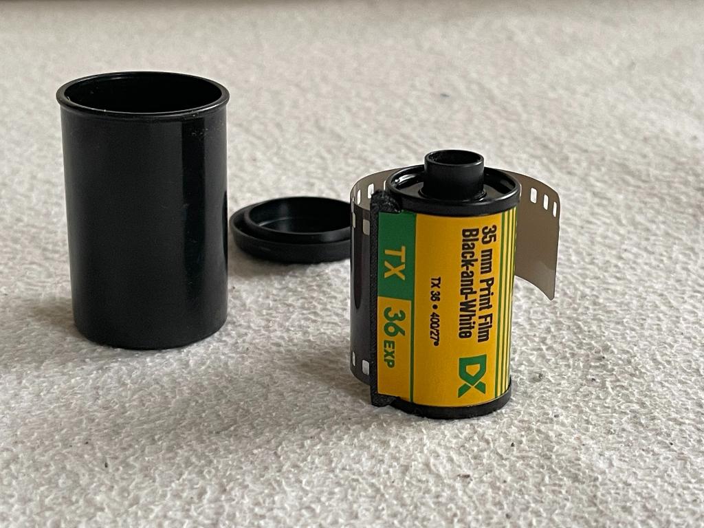 1 Kodak Tri-X 400 kleinbeeld zwartwit filmrolletje VERLOPEN, Verzenden, 35mm film