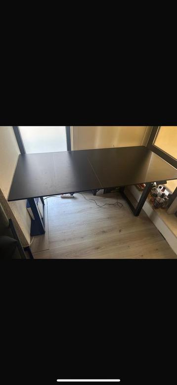 In hoogte verstelbare tafel/bureau