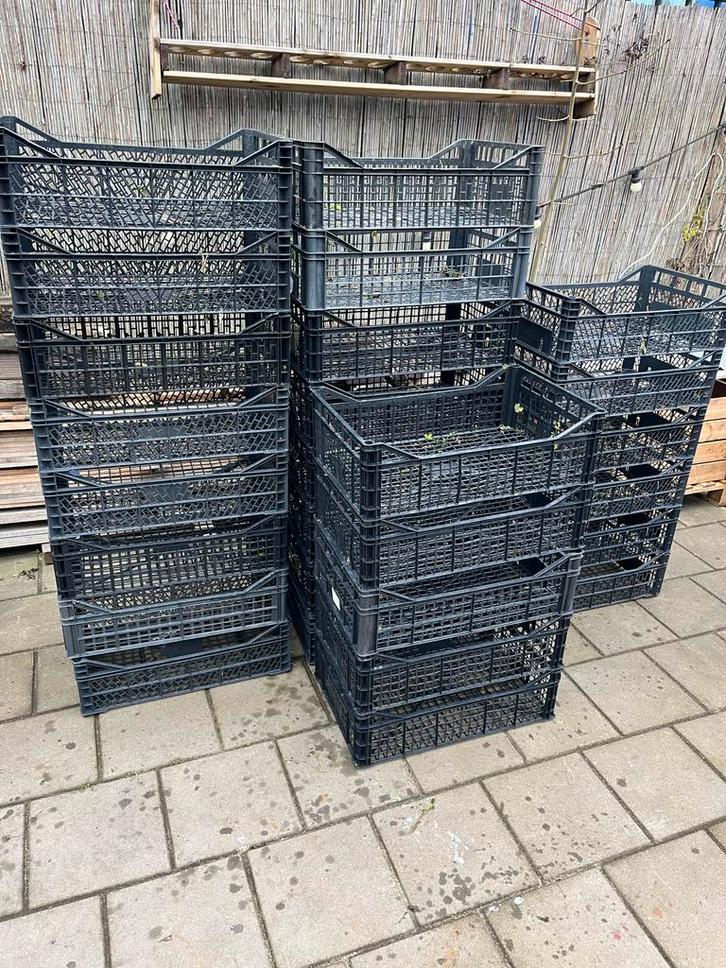 Zwarte Lichtgewicht Kratten - 27 stuks., Doe-het-zelf en Verbouw, Kratten en Dozen, Gebruikt, Krat, 50 tot 75 cm, Minder dan 35 cm