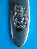 (KB5013) Kinderbestek Beertje zittend met strikje lepel, Ophalen of Verzenden, Gebruikt