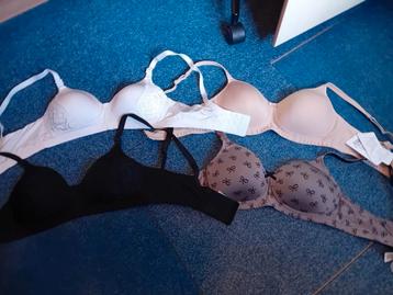 Voorgevormde prothese bh's 75B beschikbaar voor biedingen