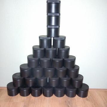 30 stuks zwarte afsluitbare potjes. beschikbaar voor biedingen
