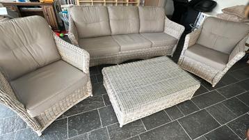 Loungeset helemaal compleet 3 zits bank, 2 stoelen en tafel. beschikbaar voor biedingen