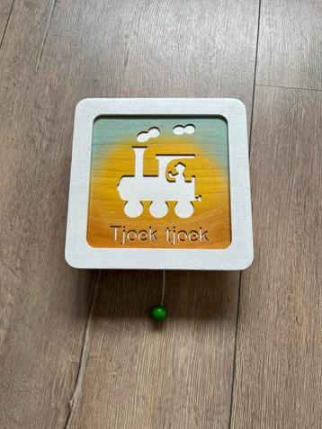 Muziekdoos hout baby beschikbaar voor biedingen