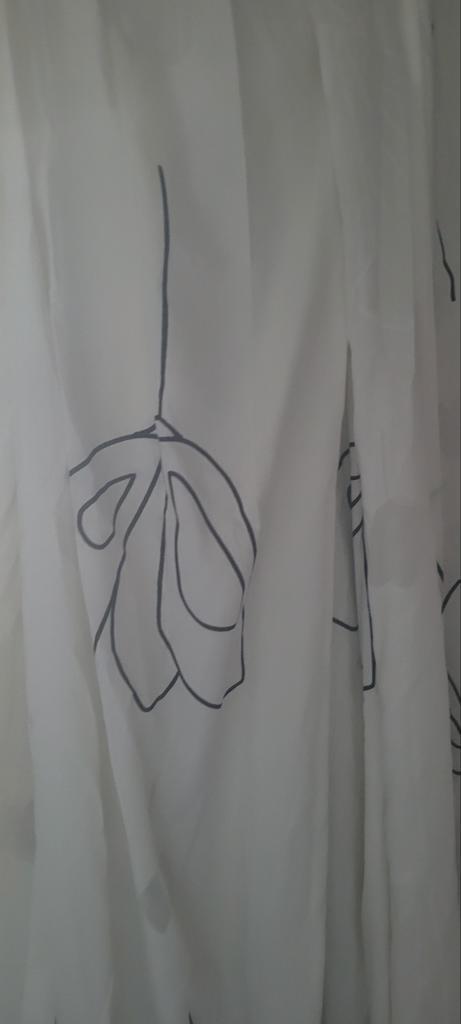 Witte in-between gordijnen met print, Huis en Inrichting, Stoffering | Gordijnen en Lamellen, Zo goed als nieuw, 200 cm of meer