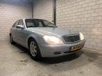 Mercedes-Benz S-Klasse • Benzine, LPG • APK tot 24-4-2026, Auto's, Mercedes-Benz, Achterwielaandrijving, Blauw, Leder en Stof
