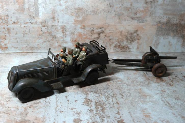 JNF - Hausser - Militair voertuig met soldaten en kanon, Antiek en Kunst, Antiek | Speelgoed, Ophalen