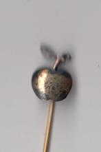 Appel speldje zilver, Gebruikt, Niet vindbaar, Niet vindbaar, Speldje of Pin