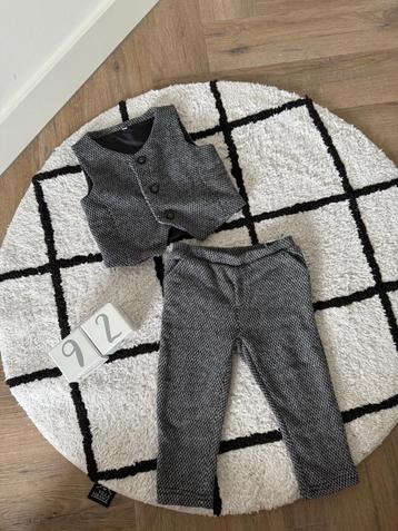 Heel goed grijs zwart Zeeman 86 92 broek gilet outfit set beschikbaar voor biedingen