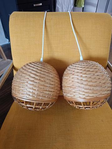 Twee Rotan Hanglampen - Eettafel beschikbaar voor biedingen