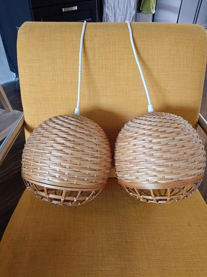 Twee Rotan Hanglampen - Eettafel, Huis en Inrichting, Lampen | Hanglampen, Gebruikt, Minder dan 50 cm, Hout, Ophalen of Verzenden