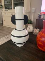 2 Grote Vazen: Zwart/Wit & Rood/Oranje, Huis en Inrichting, Woonaccessoires | Vazen, Ophalen, Overige materialen, Zwart, Nieuw