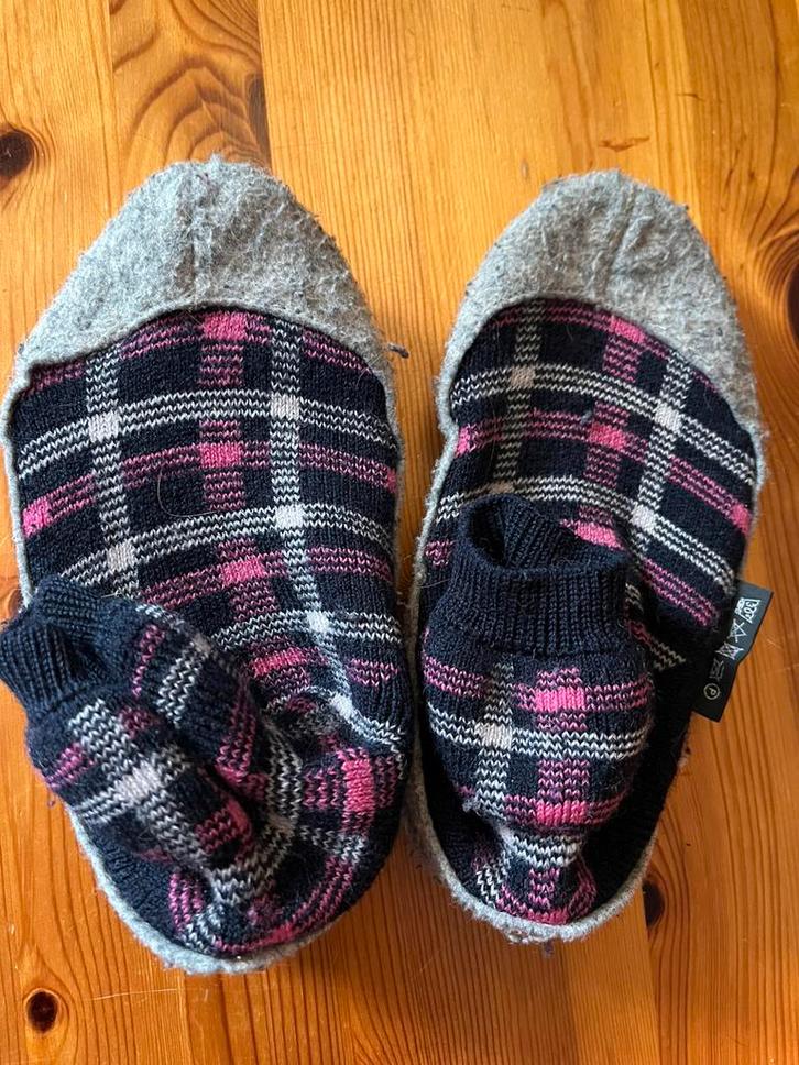 Falke huissloffen maat 33-34 – warme slofsokken, Kinderen en Baby's, Kinderkleding | Schoenen en Sokken, Gebruikt, Overige typen