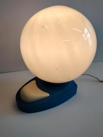 Retro Lamp - Globe Design beschikbaar voor biedingen