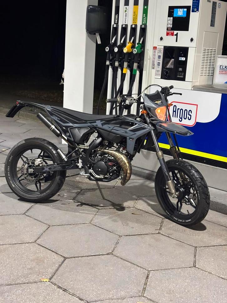 Beta RR 50 X Edition - Stage 6 77cc, Fietsen en Brommers, Brommers | Crossbrommers, Zo goed als nieuw, Overige merken, Ophalen