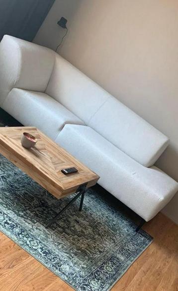 Nieuwe tweepersoonsbank te koop beschikbaar voor biedingen
