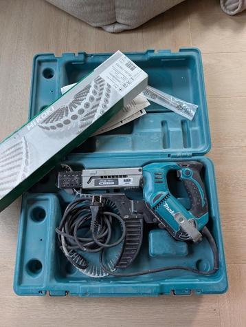 Makita 6842 Schroefautomaat in Koffer + schroeven + GARANTIE beschikbaar voor biedingen