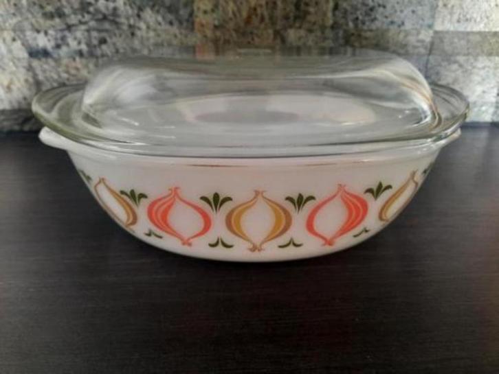 Jena ovenschaal met deksel, uienmotief  ~ vintage ~, Huis en Inrichting, Keuken | Servies, Gebruikt, Schaal of Schalen, Overige stijlen