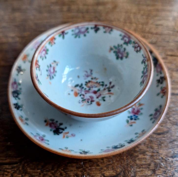 Famille Rose Chinees Kop en Schotel - Capucijnergoed, Antiek en Kunst, Antiek | Servies compleet, Ophalen of Verzenden