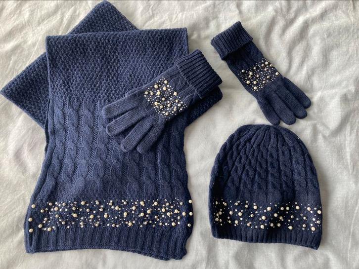 Luxury Blue Knitted Winter Set Scarf Hat Gloves Pearls, Kleding | Dames, Mutsen, Sjaals en Handschoenen, Zo goed als nieuw, Sjaal