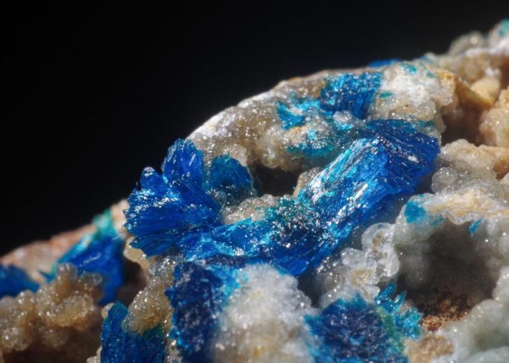 Extreem zeldzame VESZELYIET kristallen uit China., Verzamelen, Mineralen en Fossielen, Mineraal, Ophalen of Verzenden