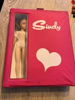 Vintage Sindy pop met kledingkast en assortiment kleding, Verzamelen, Gebruikt, Ophalen of Verzenden, Pop