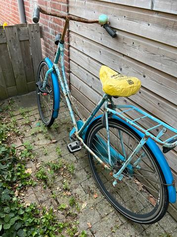 Dames oma fiets beschikbaar voor biedingen