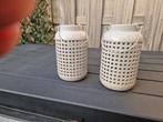 Twee windlichten, Huis en Inrichting, Woonaccessoires | Kandelaars en Kaarsen, Ophalen, Zo goed als nieuw, Metaal, Grijs