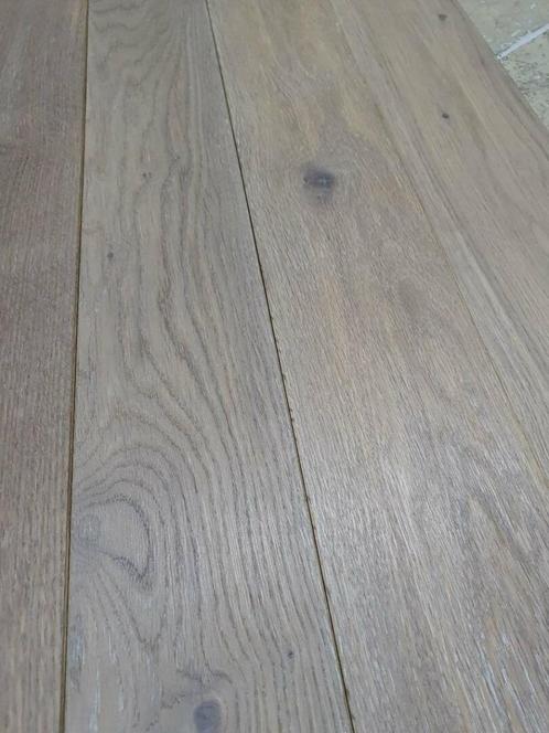 178 M2 MASSIEF EIKEN 12 CM BREED GEROOKT EN WIT GEOLIED, Huis en Inrichting, Stoffering | Vloerbedekking, Nieuw, Parket, Wit, 75 m² of meer