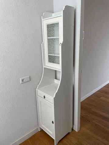 Cute white bureau available! almost for free! beschikbaar voor biedingen