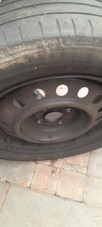4 banden op velg + 4 Toyota wieldoppen 195/60R15, Gebruikt, 15 inch, Banden en Velgen, Ophalen of Verzenden