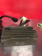 PIAGGIO | VESPA GTS / BEVERLY Spanningsregelaar SH689JC, Ophalen of Verzenden, -, -, -