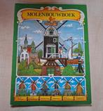 Model bouwboek molen retro vintage uit 1982, Hobby en Vrije tijd, Ophalen of Verzenden, Zo goed als nieuw, 1:50 tot 1:144