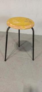 Vintage industriëlle kruk, geel, Ophalen, Tweedehands, Tweedehands, Hout