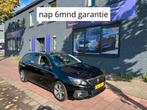 Peugeot 308 SW 1.2 PureTech Blue Lease Executive, Stof, Gebruikt, 1199 cc, Zwart