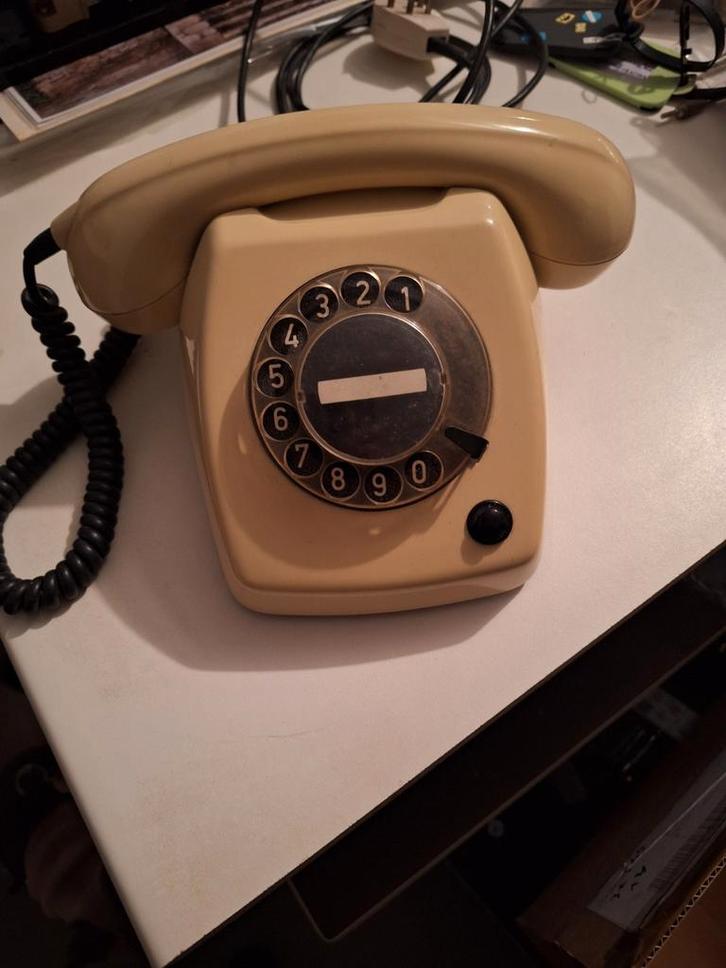 KPN Luxe T65 kiesschijf telefoon - ivoor wit, Telecommunicatie, Vaste telefoons | Niet Draadloos, Gebruikt, Met draaischijf, Ophalen of Verzenden