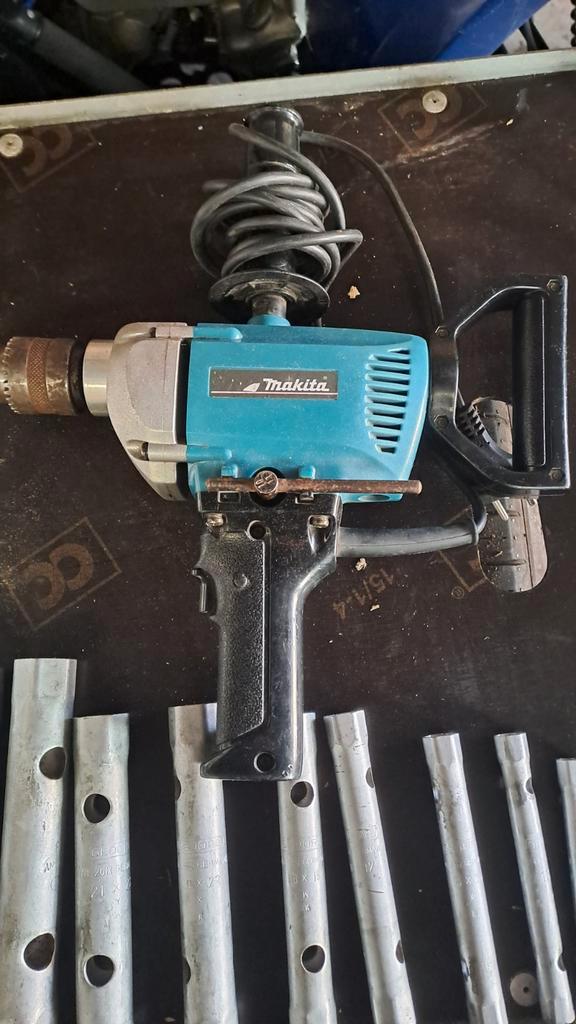 Makita Zware Boormachine / Menger - 650W Laagtoerig, Doe-het-zelf en Verbouw, Gereedschap | Boormachines, Gebruikt, Boormachine