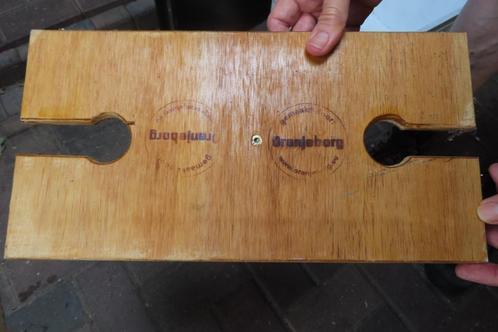 picknick tafeltje  wijntafeltje  voor 2 glazen pin in grond, Tuin en Terras, Picknicktafels, Zo goed als nieuw, Rechthoekig, Hout