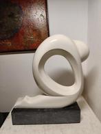 2819 Abstract Modernistische Sculptuur op Natuursteen, Ophalen of Verzenden