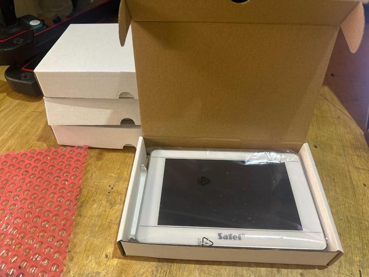 INT-TSI 7" wit touchscreen voor Satel INTEGRA (4 stuks), Doe-het-zelf en Verbouw, Alarmsystemen, Nieuw, Overige typen, Overige soorten