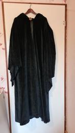 Lange zwarte velours Gothic mantel of cape met puntmouwen, Maat 42/44 (L), Overige thema's, Ophalen of Verzenden, Zo goed als nieuw
