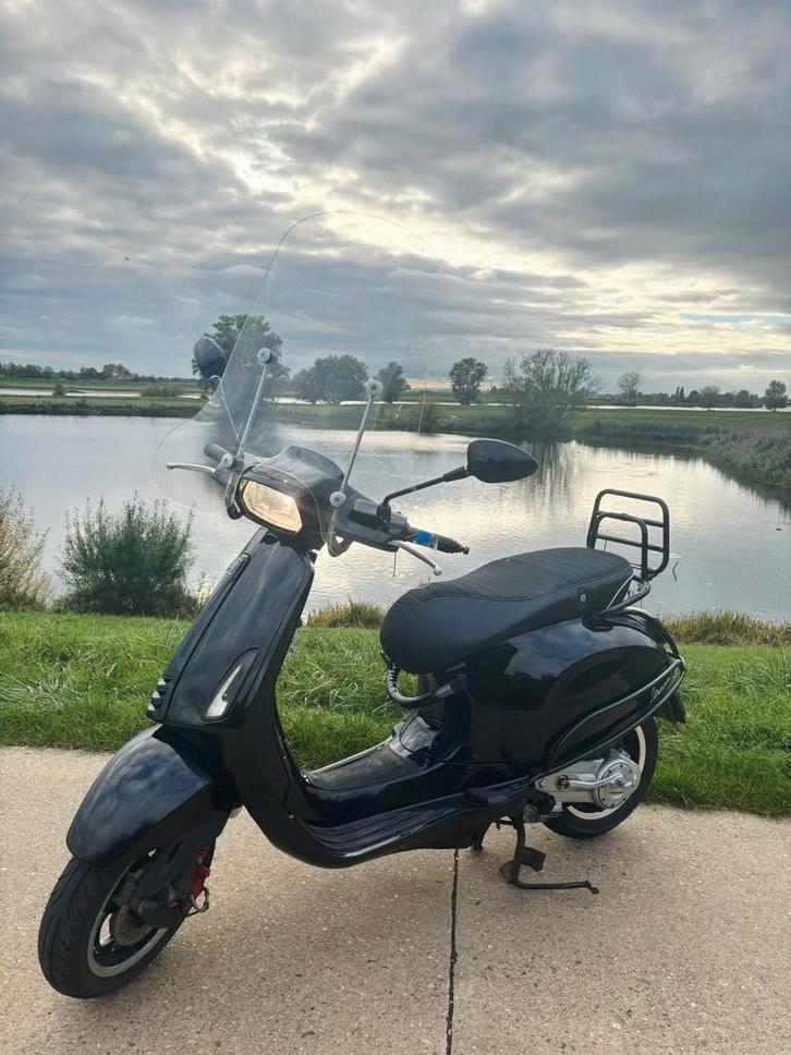 Vespa Sprint 2016 - Zwart - 50cc, Fietsen en Brommers, Scooters | Yamaha, Gebruikt, Overige modellen, Maximaal 45 km/u, Benzine