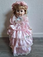 Porseleinen pop Equipment & Dolls, Verzamelen, Ophalen, Zo goed als nieuw, Pop