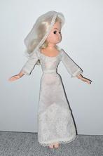 Bruidsjurk en sluier voor barbie sindy fleur excl pop, Verzamelen, Poppen, Ophalen of Verzenden, Gebruikt, Kleertjes