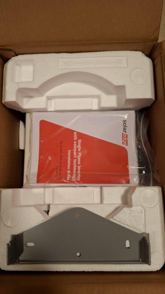 Nieuwe Solaredge SE2000m Omvormer, Doe-het-zelf en Verbouw, Zonnepanelen en Toebehoren, Nieuw, Overige typen, 200 wattpiek of meer